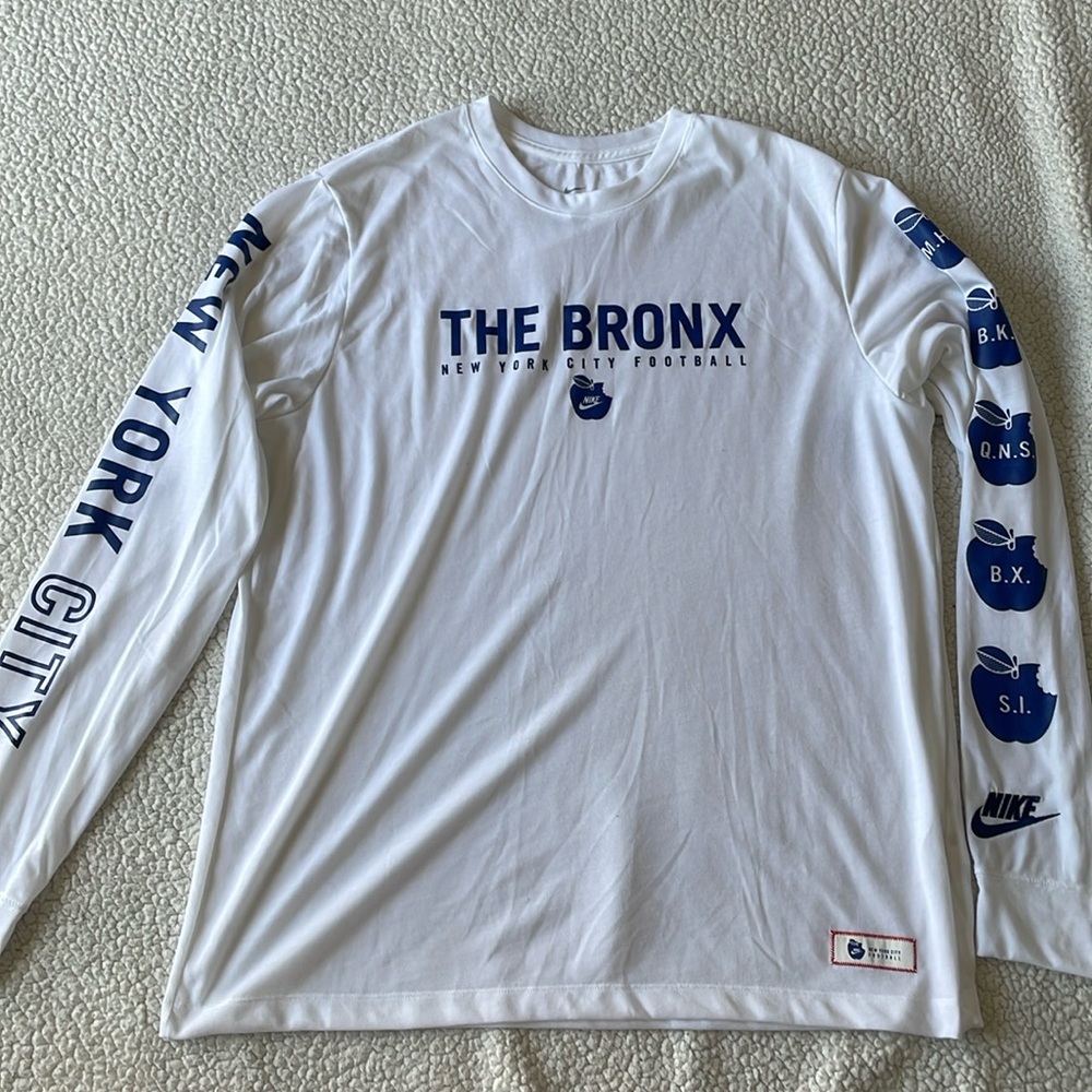 Nike Dri Fit The Bronx NY long sleeve breathe shirt in loose fit